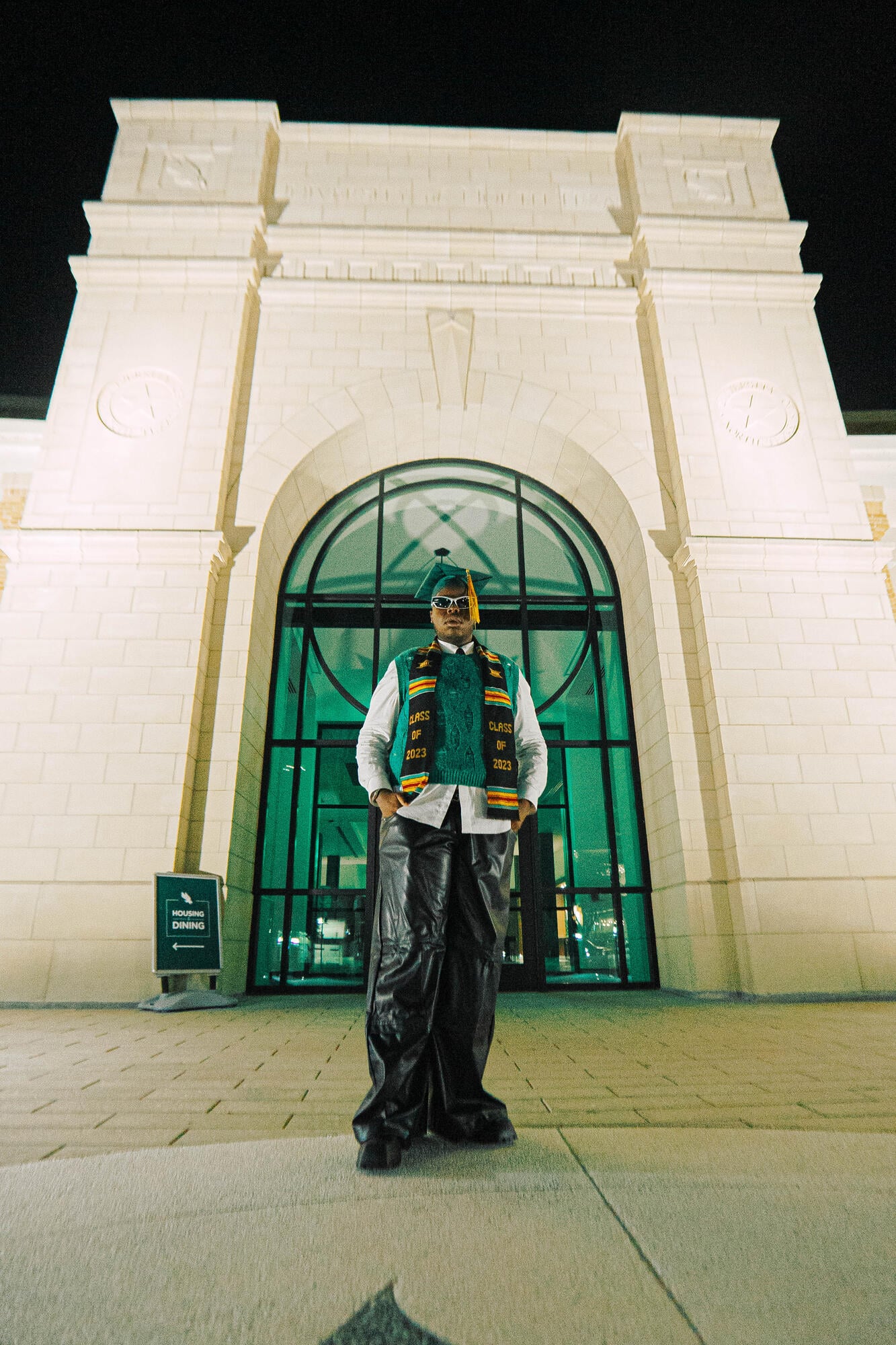 Graduation photography - image 16